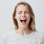 室内に虫が出る